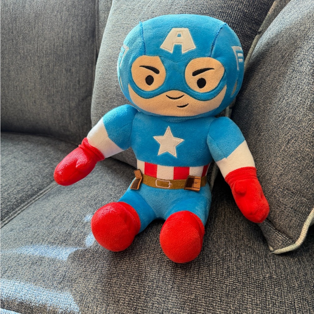 Marvel Captain America doll, great condition!
About 12” tall bundle. Like new!